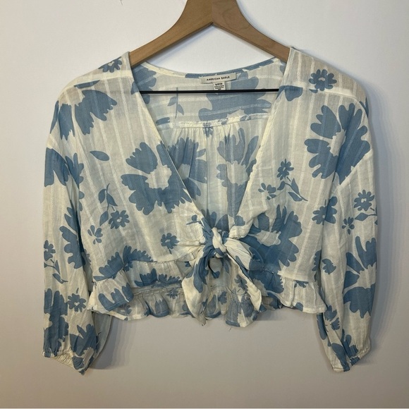 American Eagle Blue and White Floral V Neck Tie Front Crop Top, Size Small - Picture 2 of 11